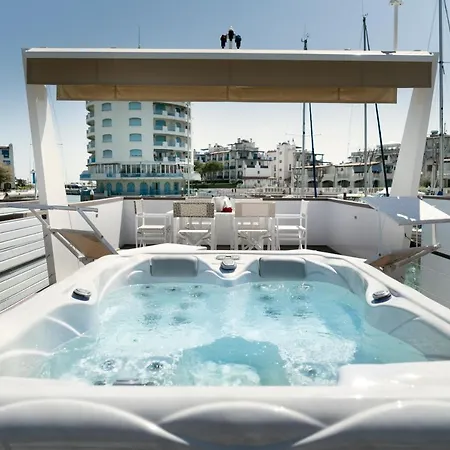 Portoverde Luxury Houseboat Båthotell Misano Adriatico