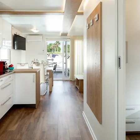 Portoverde Luxury Houseboat Botel *