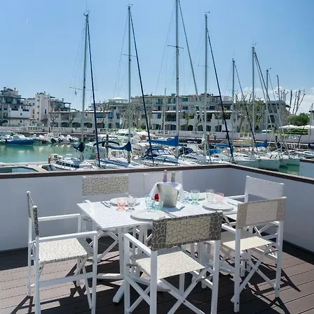 Portoverde Luxury Houseboat Båthotell