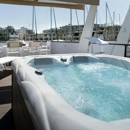 Båthotell Portoverde Luxury Houseboat *