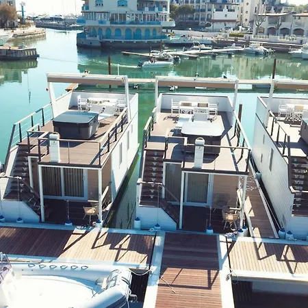 Portoverde Luxury Houseboat Botel