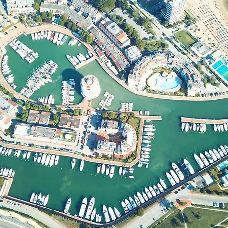 Botel Portoverde Luxury Houseboat Misano Adriatico