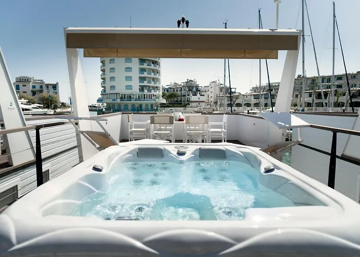 Portoverde Luxury Houseboat Hotel na wodzie Misano Adriatico